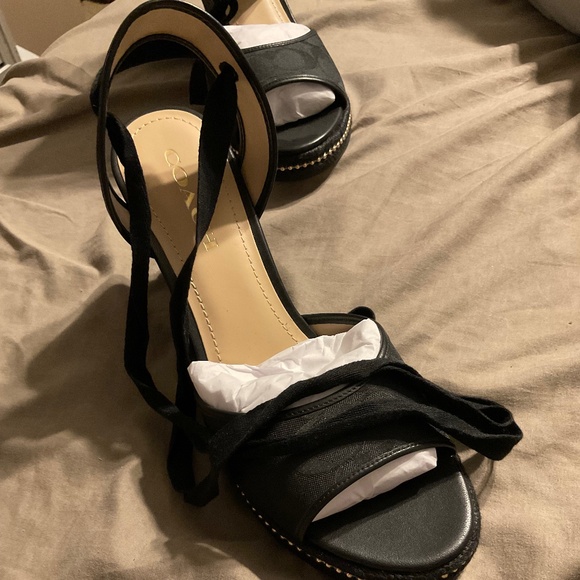 Black with gold accents wedges - Picture 1 of 9